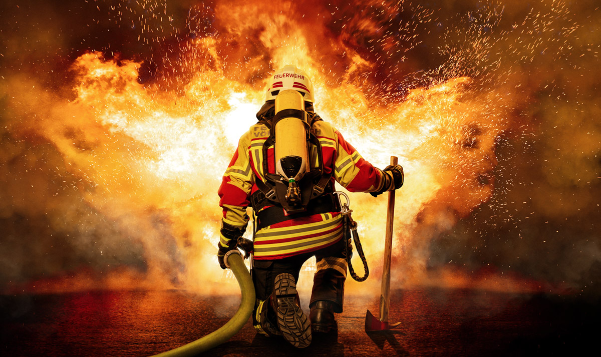 Feuerwehrmitglied im Einsatz